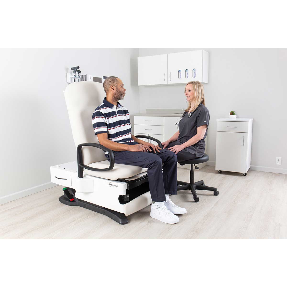 UMF Medical 4040 Hi-Lo Power Back Exam Table - Image 7